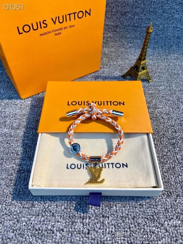 Louis Vuitton新款飾品 路易威登FRIENDSHIP BRACELET友誼手鏈 LV字母吊墜可調節編制手繩手環手鐲  zglv2223